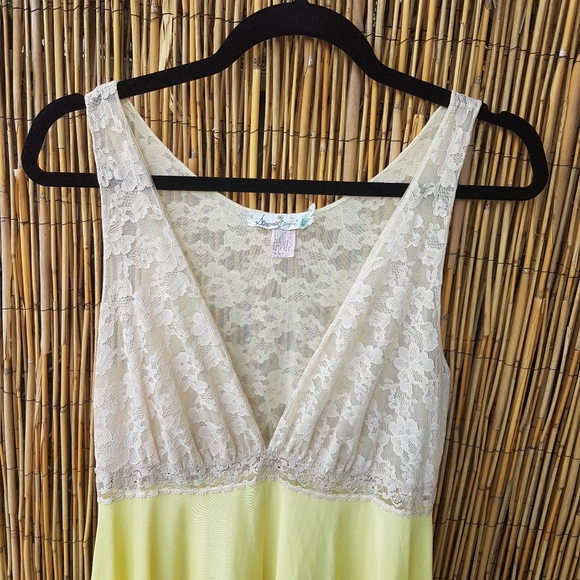 Vintage 50s/60s floral lace nightgown by Saramae Size 10/12 - Picture 3 of 11